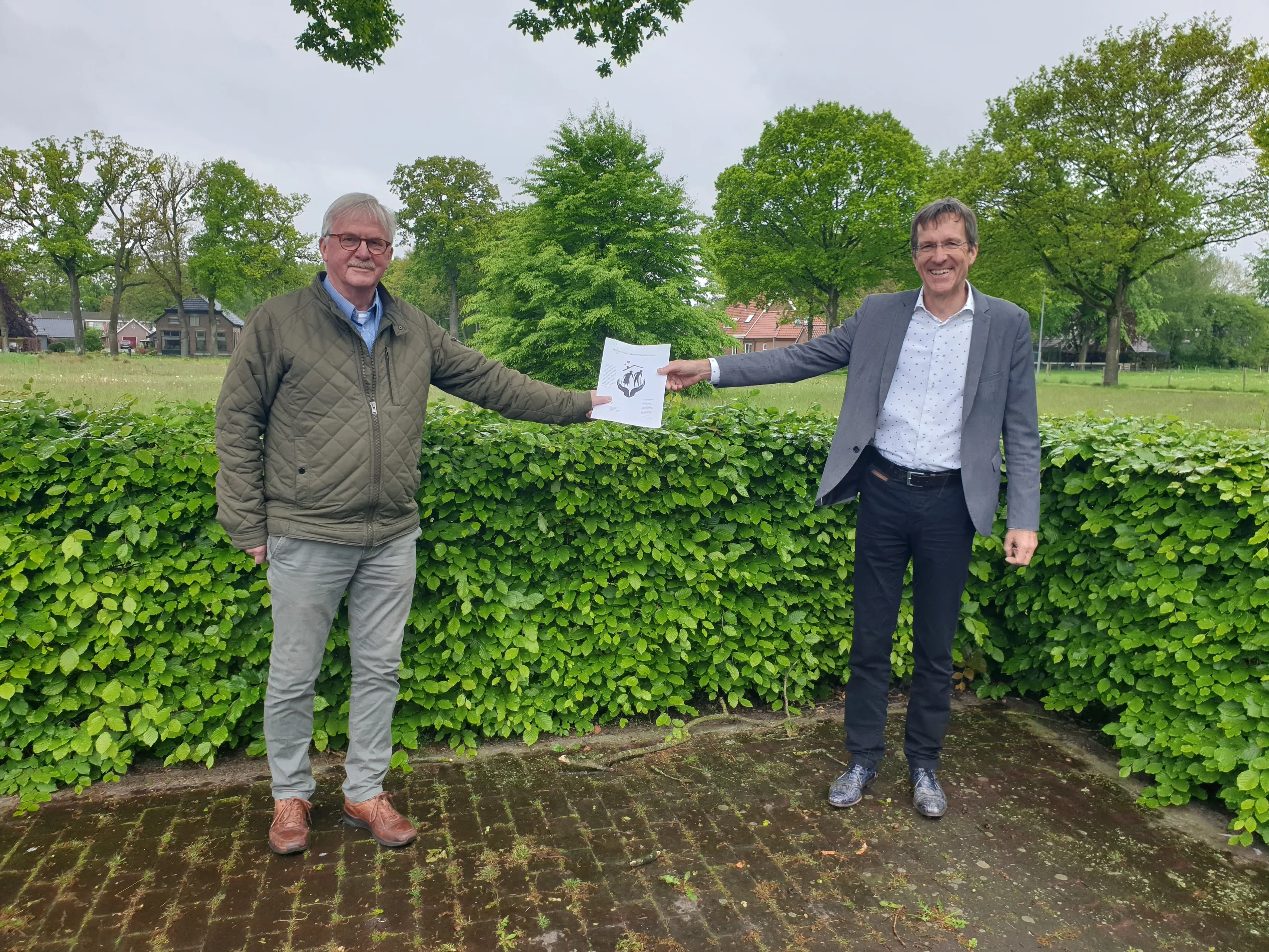 foto overhandiging rapport