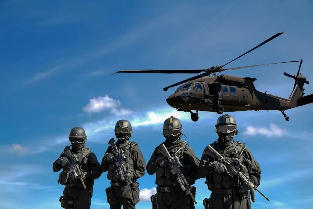 militairen laagvliegen pixabay