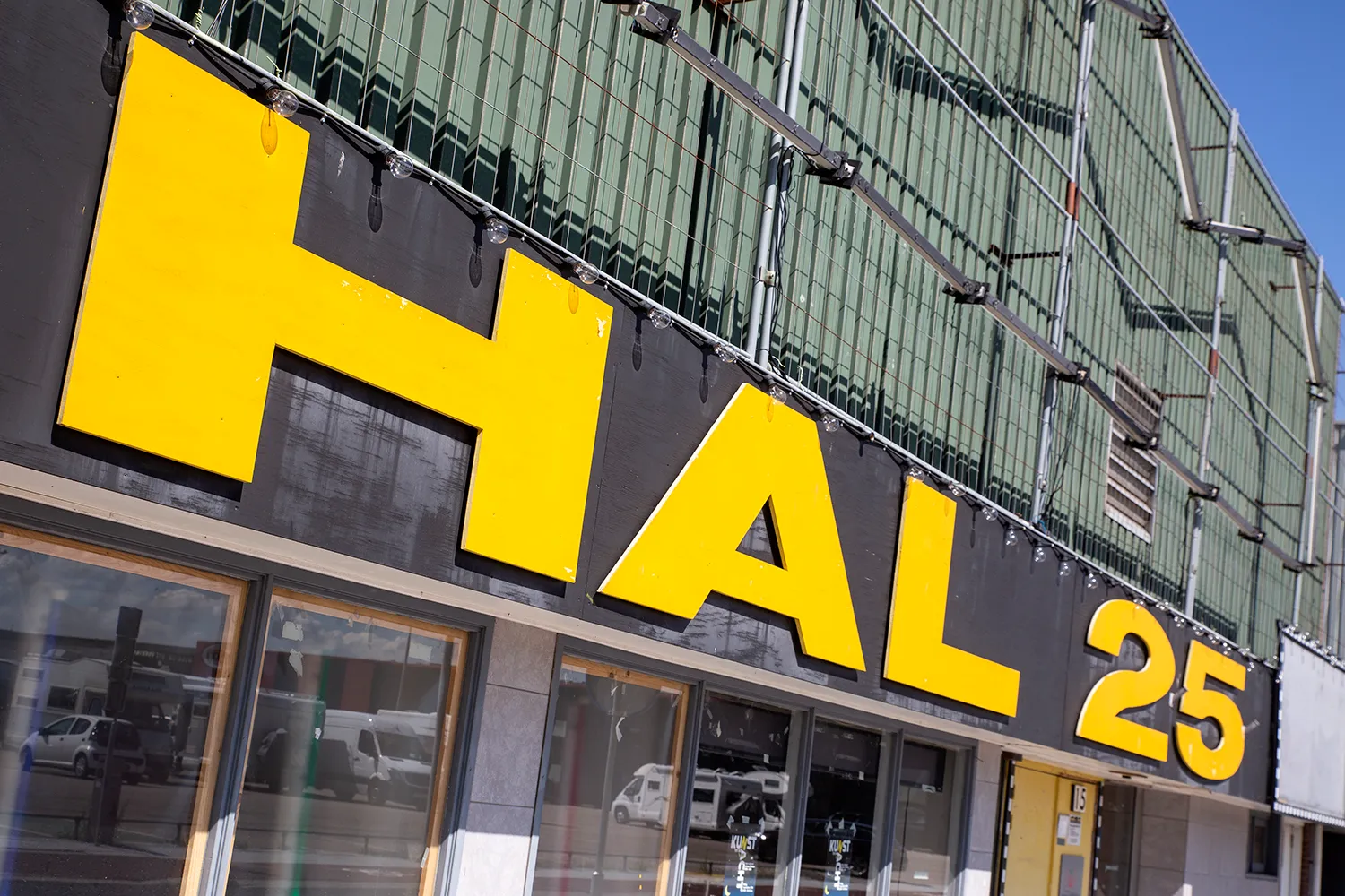 5i5a3229 hal 25