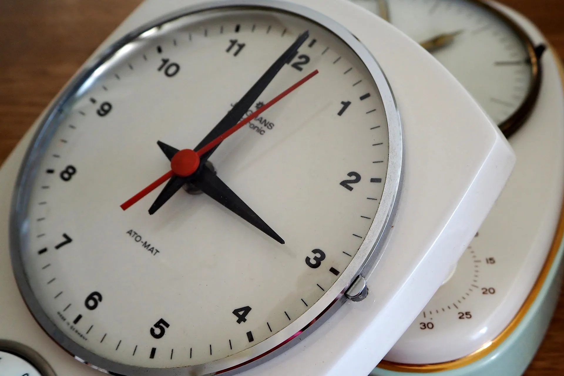 clock 2716885 1920