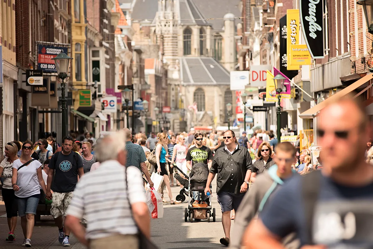 drukte in winkelstraat de langestraat