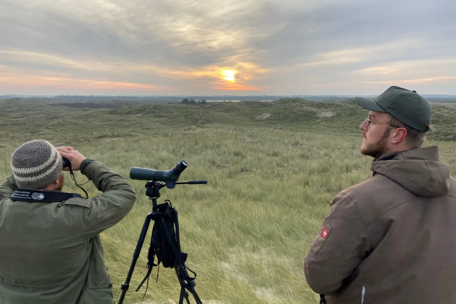 joris en jakob met verrekijker en telescoop