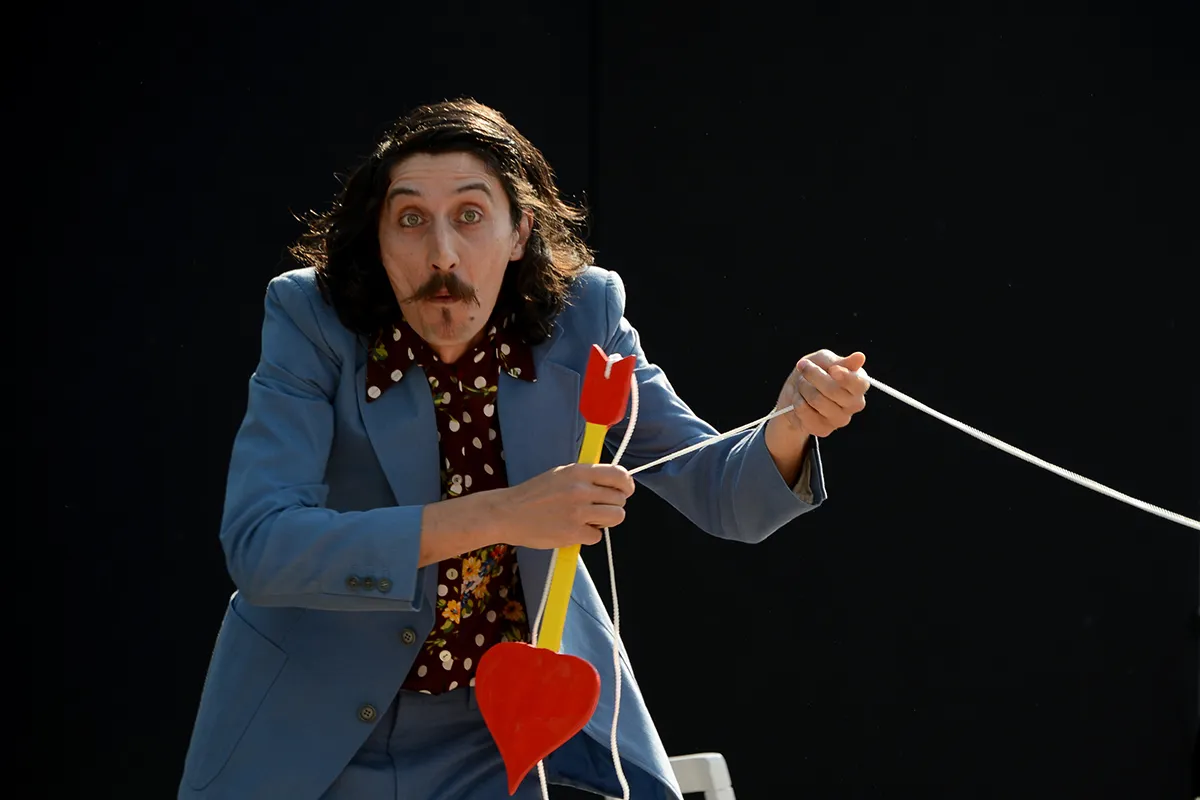 mr moustache zomer in de mare