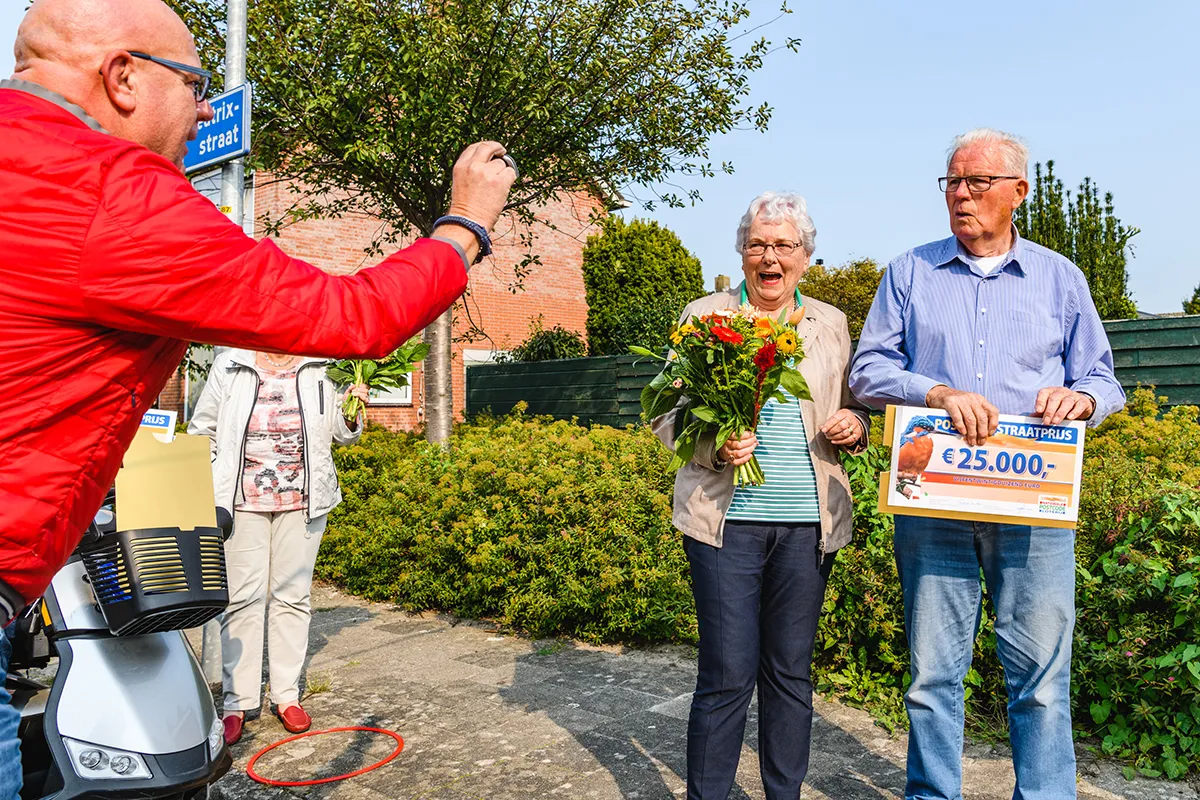 nel uit de rijp wint 25000 euro en splinternieuwe auto bij de postcode loterij