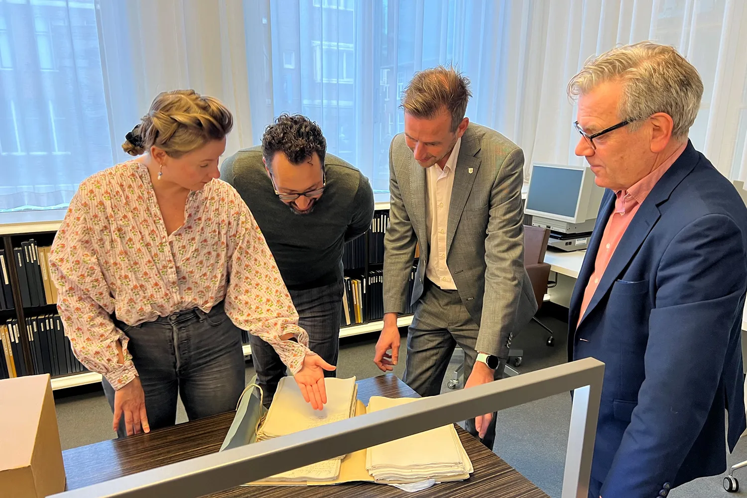 pb raa foto 1 wethouder en onderzoekers kopieren