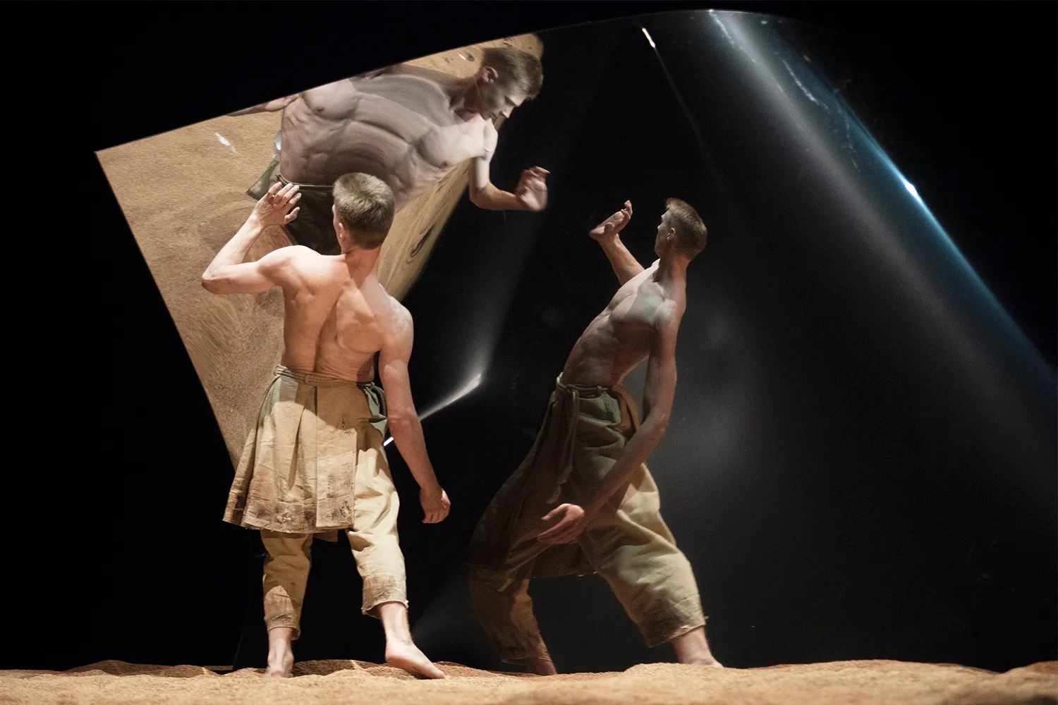 recirquel my land c tamas rethey prikkel