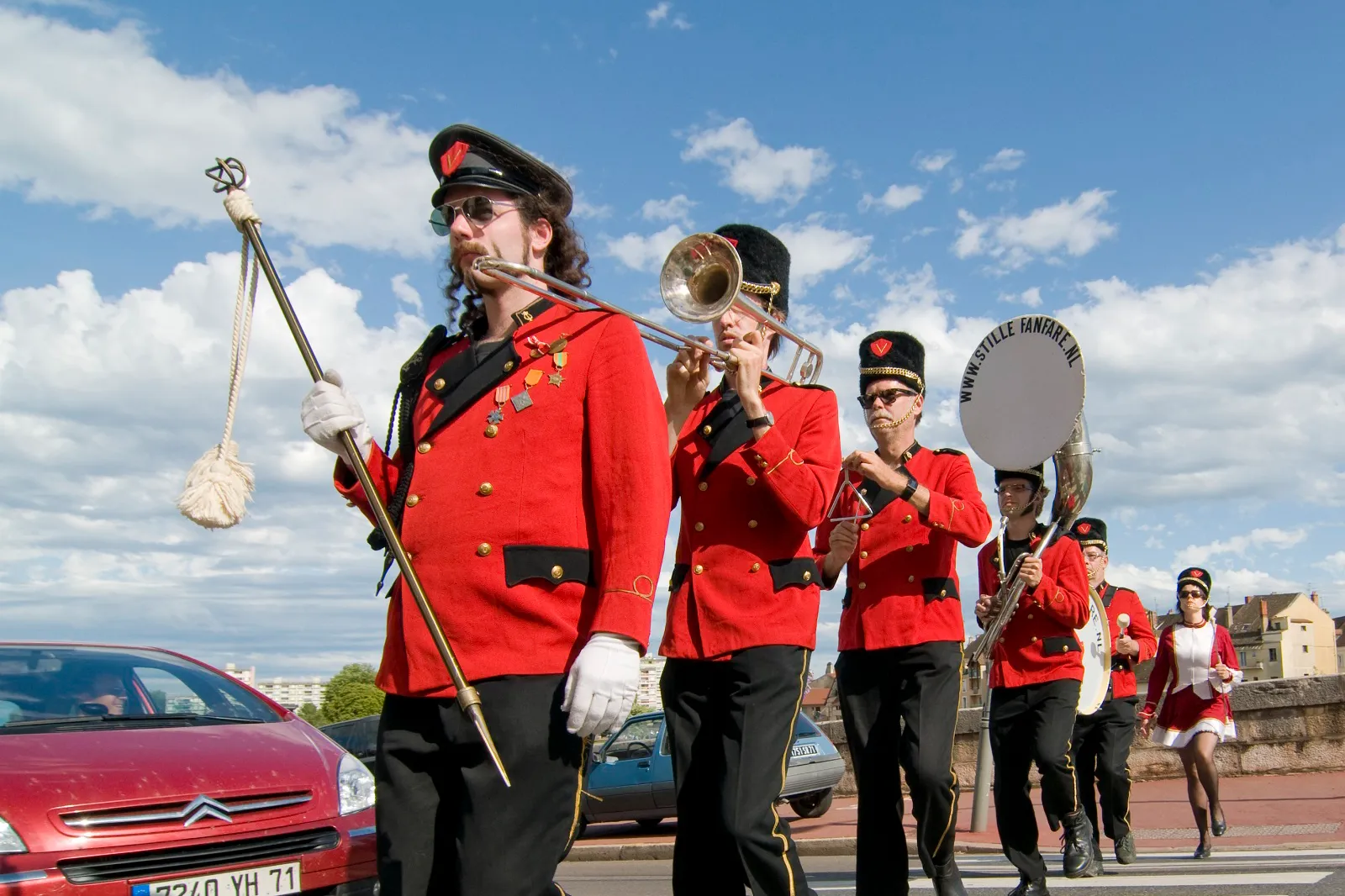 stille fanfare photo by joris hol