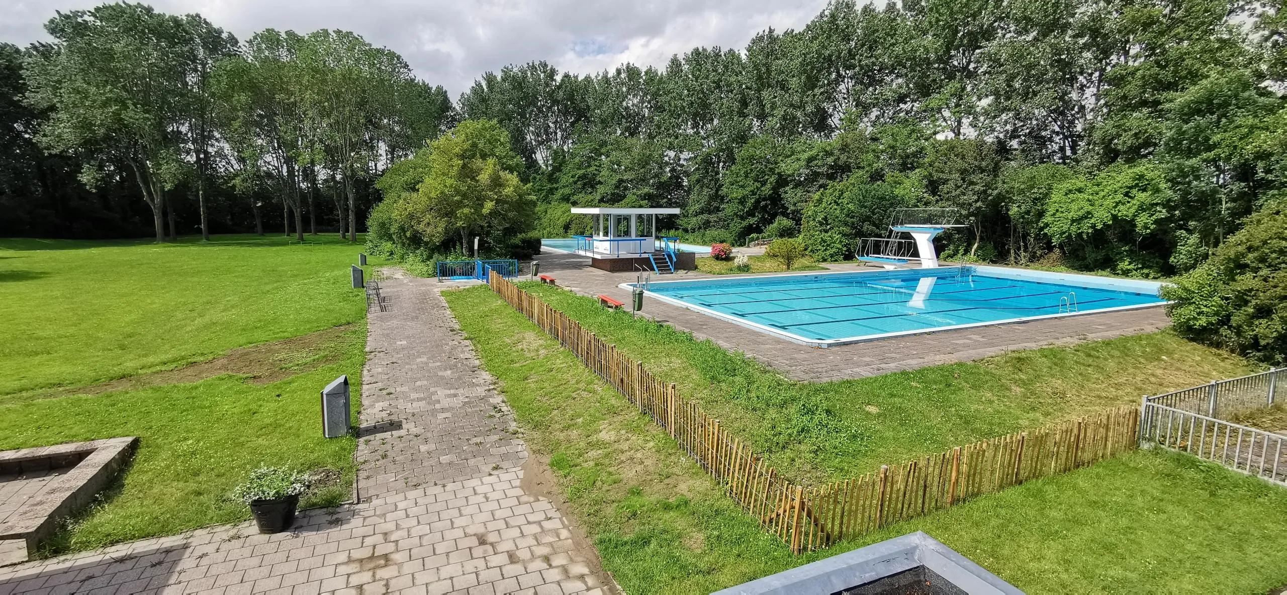 zwembad de rijd in nieuwe niedorp nu nog zonder bezoekers