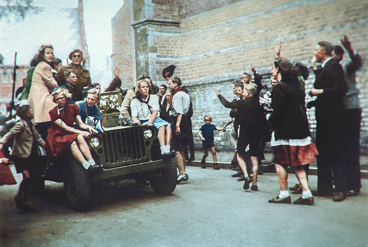 pb raa foto 1 canadezen in alkmaar mei 1945