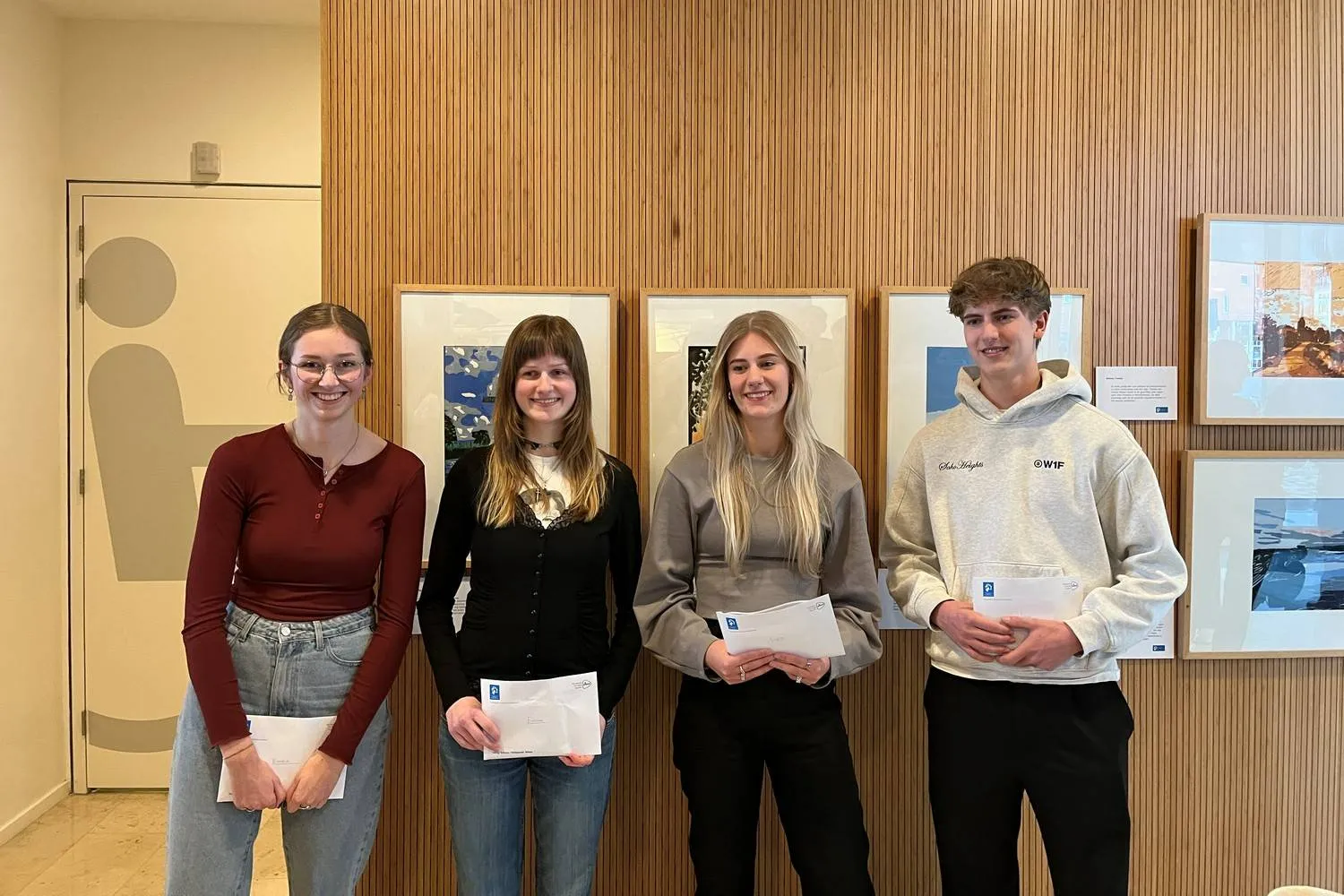 pb 05 genomineerde leerlingen met rechts publiekswinnaar vince sprenkeling