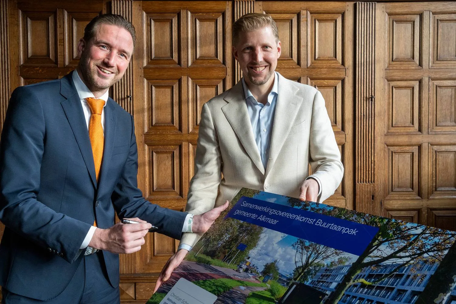 Foto ondertekening samenwerkingsovereenkomst Liander uitbreiding stroomnetwerk
