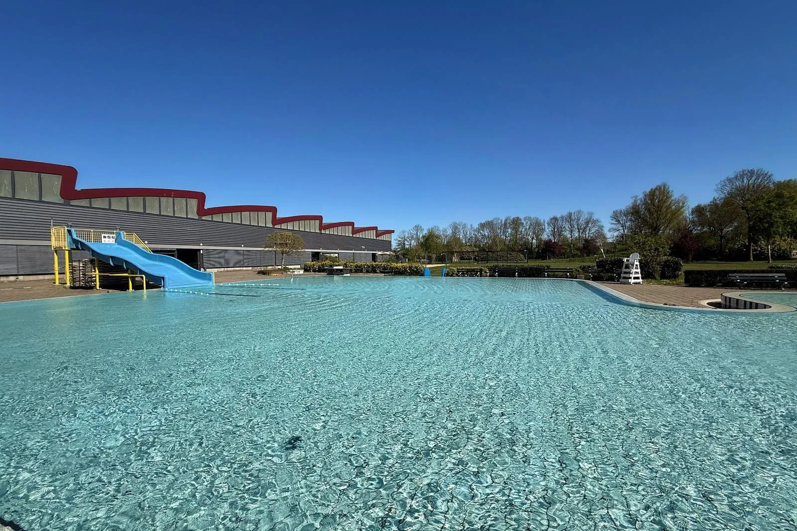 Buitenbad zwembad Hoornse Vaart gaat open in de meivakantie