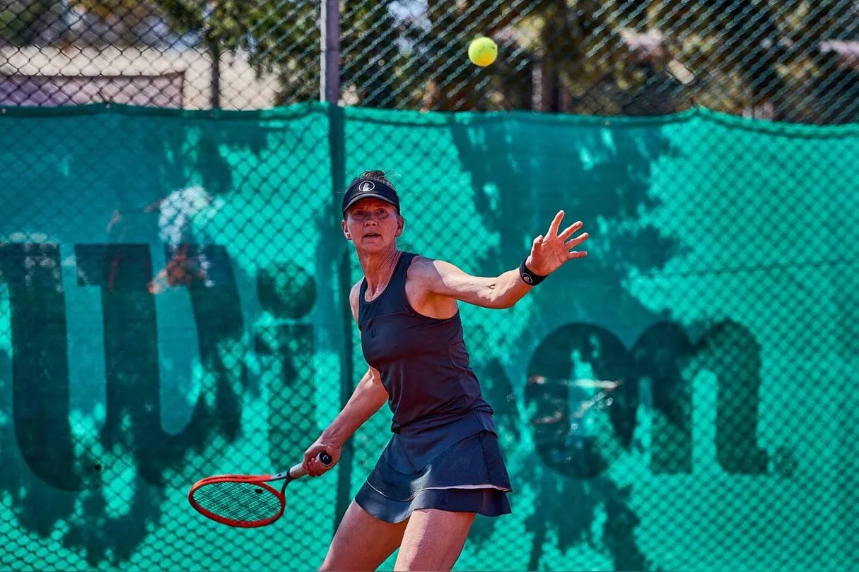 Caroline de Vries in Actie - Walking Tennis - Foto ITF