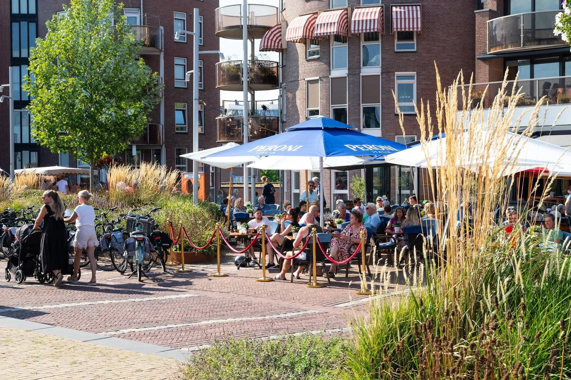 op een terras gem almere