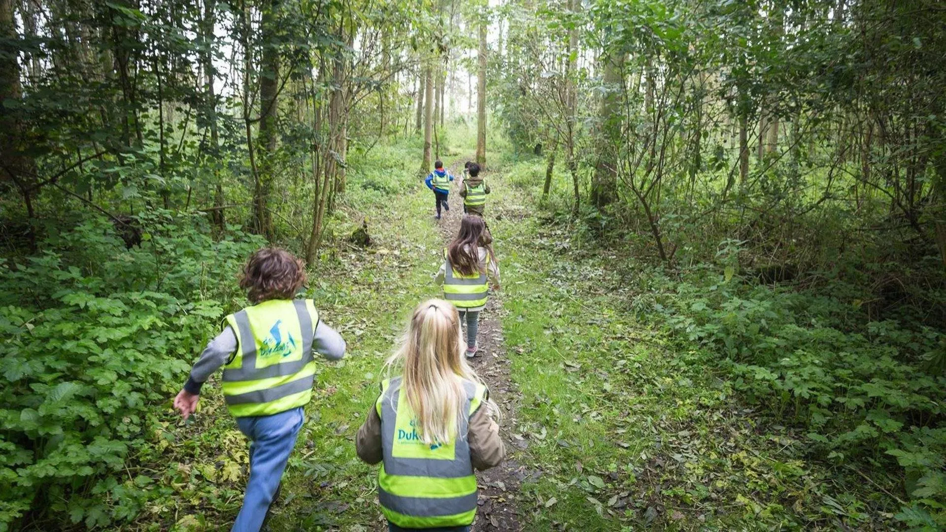 kinderen in educatiebos de kemphaan provincie flevoland