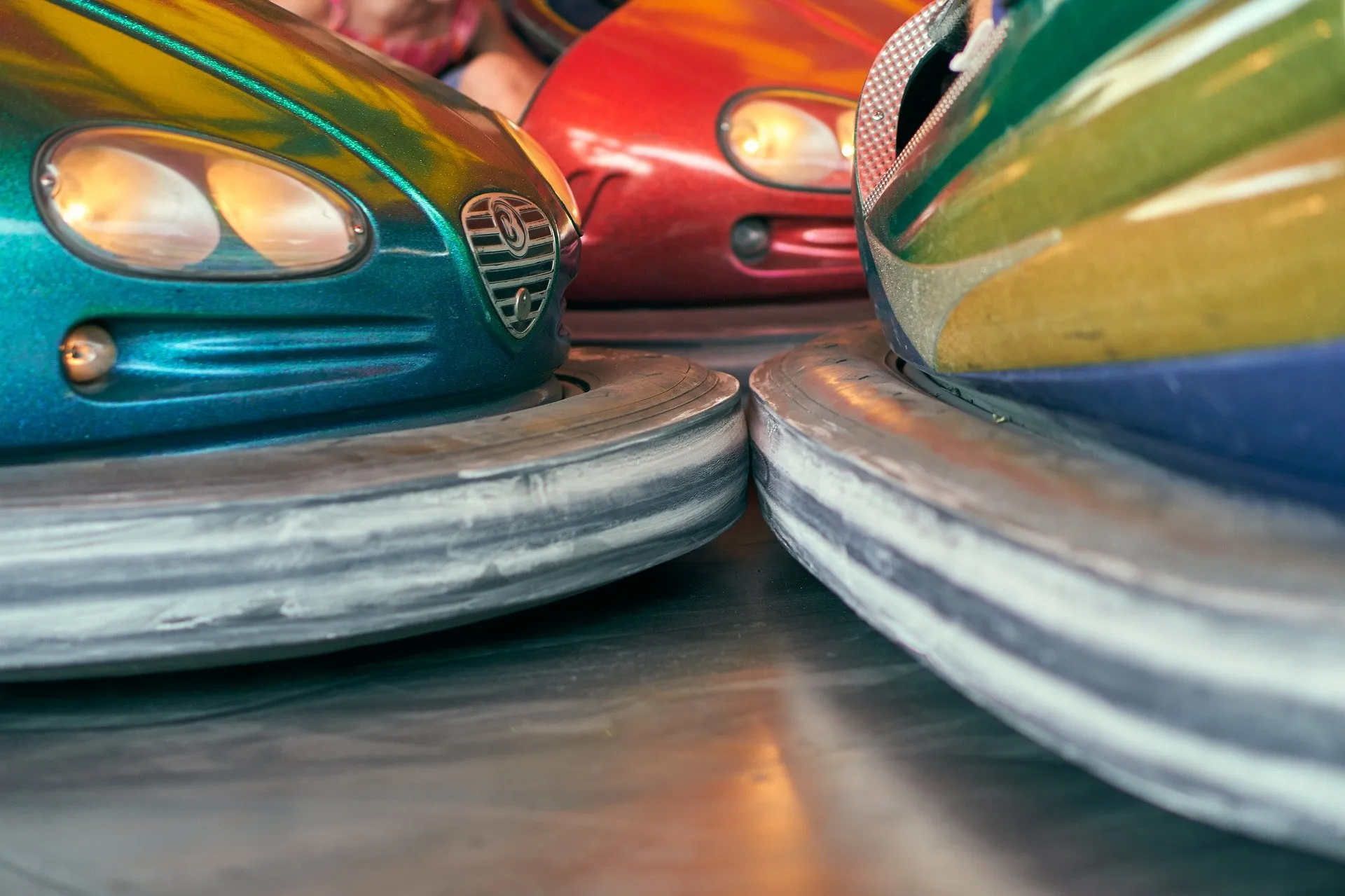 bumper cars 4390958 1920