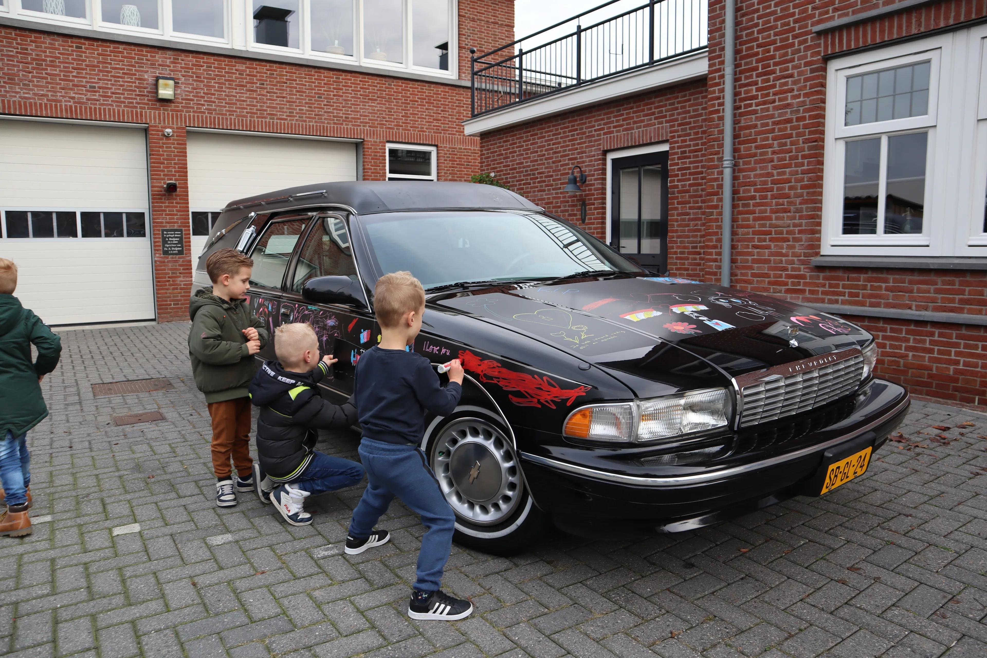 krijtrouwauto 04 adobespark