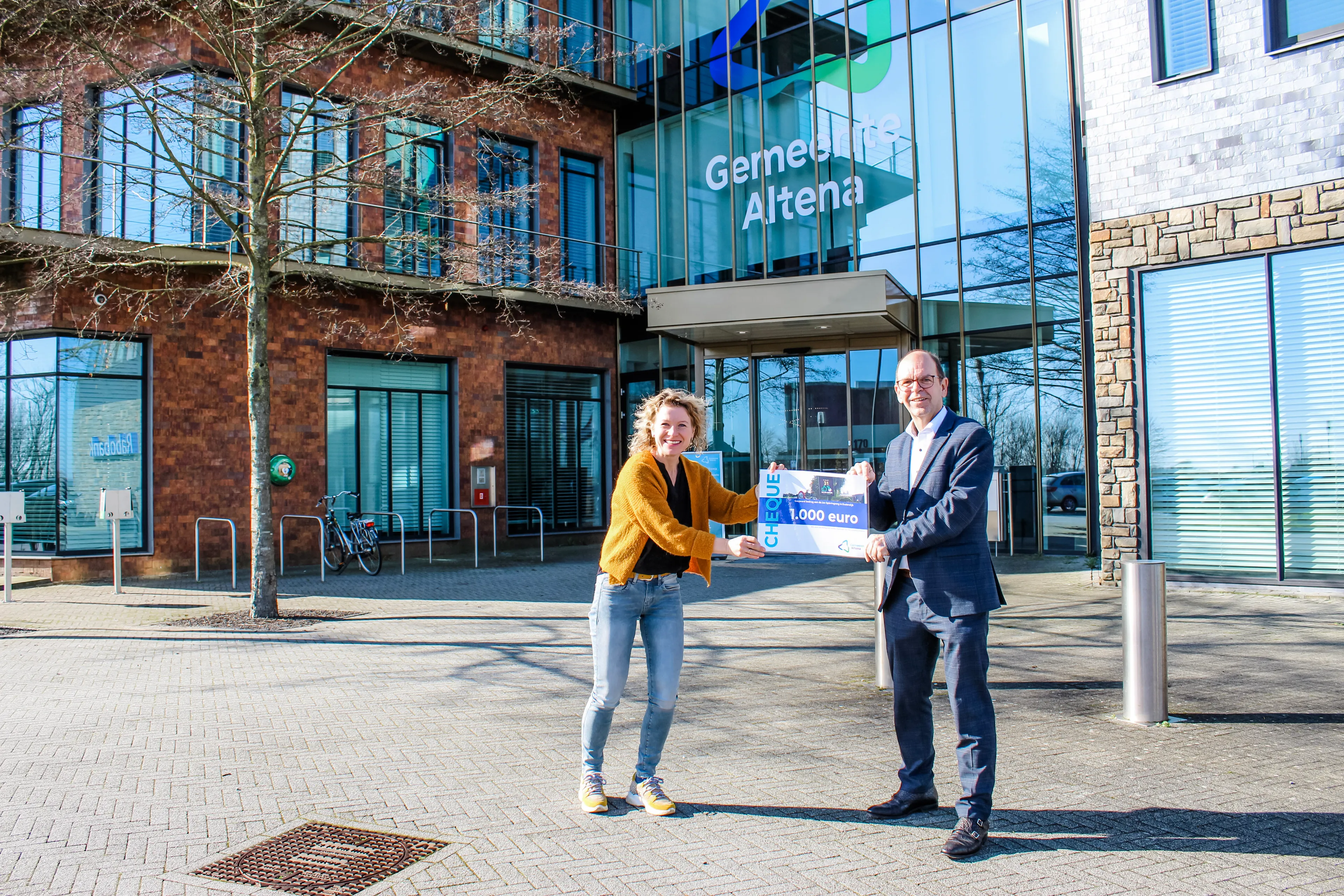 overhandiging cheque snelheidsmeter oudendijk
