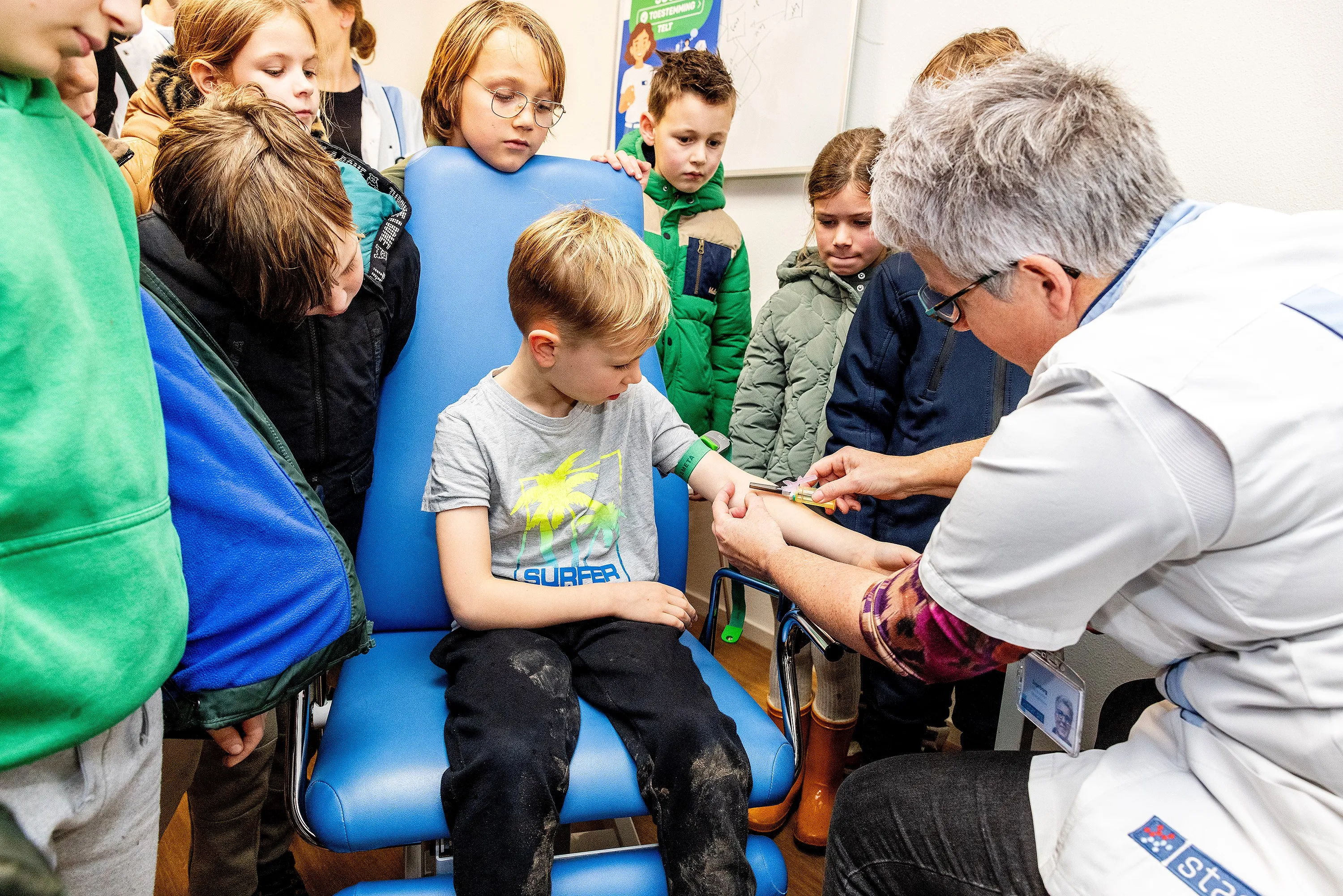 foto uitleg bloedafname opening kinderkamer almkerk