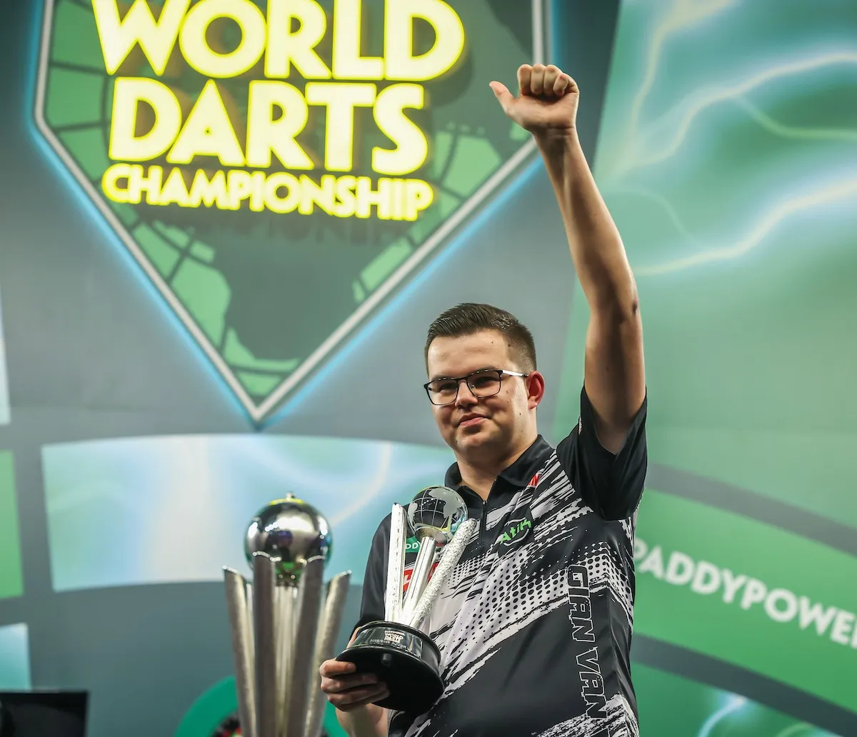 TL_2026WCFINAL_VanVeenTrophy2