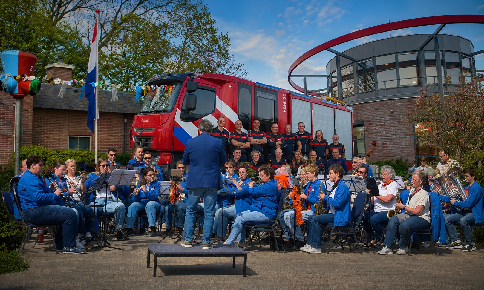 LET OP dit is een met AI gegenereerde foto van KNS en de brandweer