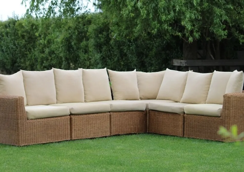 95 kokios yra skirtingu audiniu lauko baldams savybes