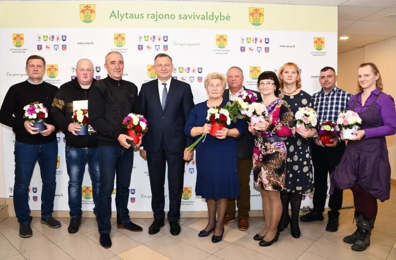 alytaus rajono savivaldybeje pagerbti nusipelne rajonui jubiliatai