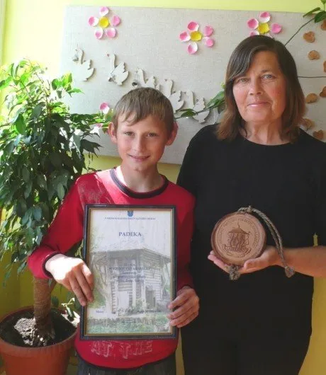 alytausgidas poezijos pavasar lis 2009 laureatas svaj nas navickas ir jo mokytoja1