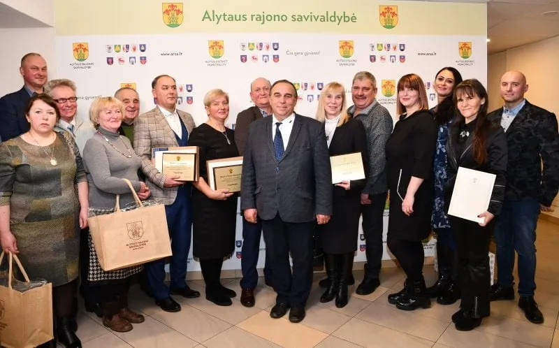 aplinkos tvarkymo konkurso dalyviai ir komisijos pirmininkas v pranskevicius