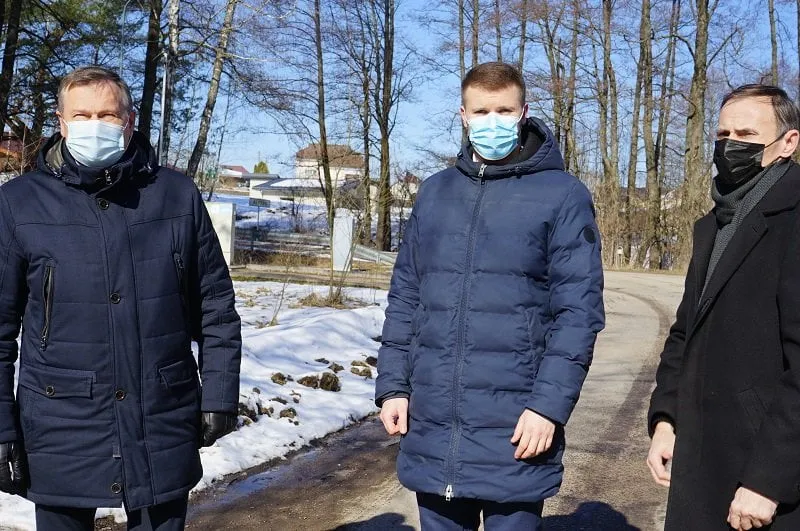 apziurejo busima pesciuju ir dviratininku tako atkarpa