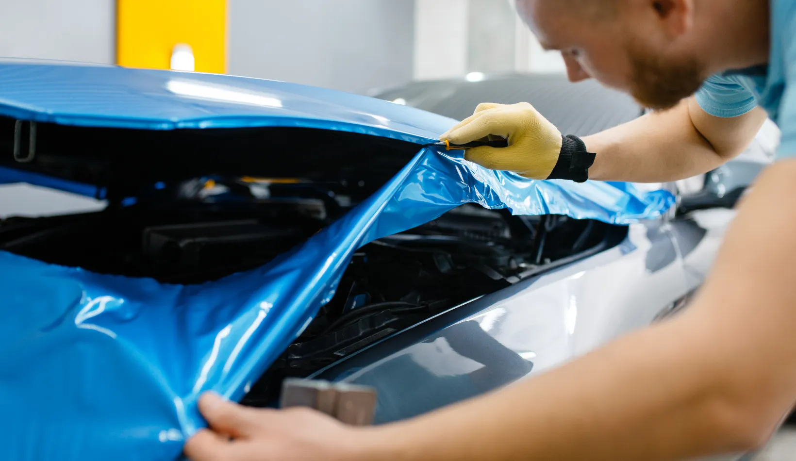 automobiliu apklijavimas plevele