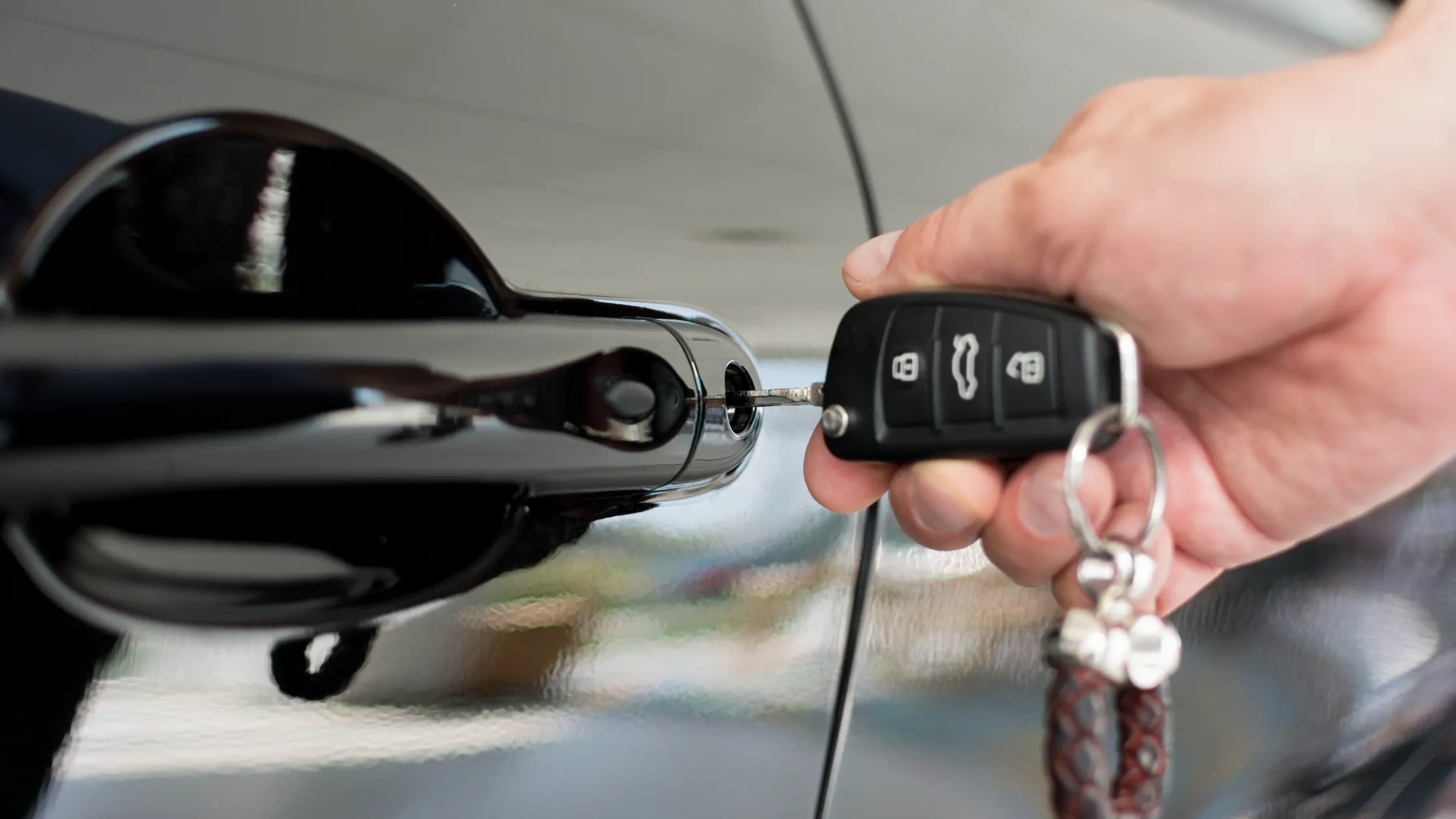 avarinis automobilio atrakinimas