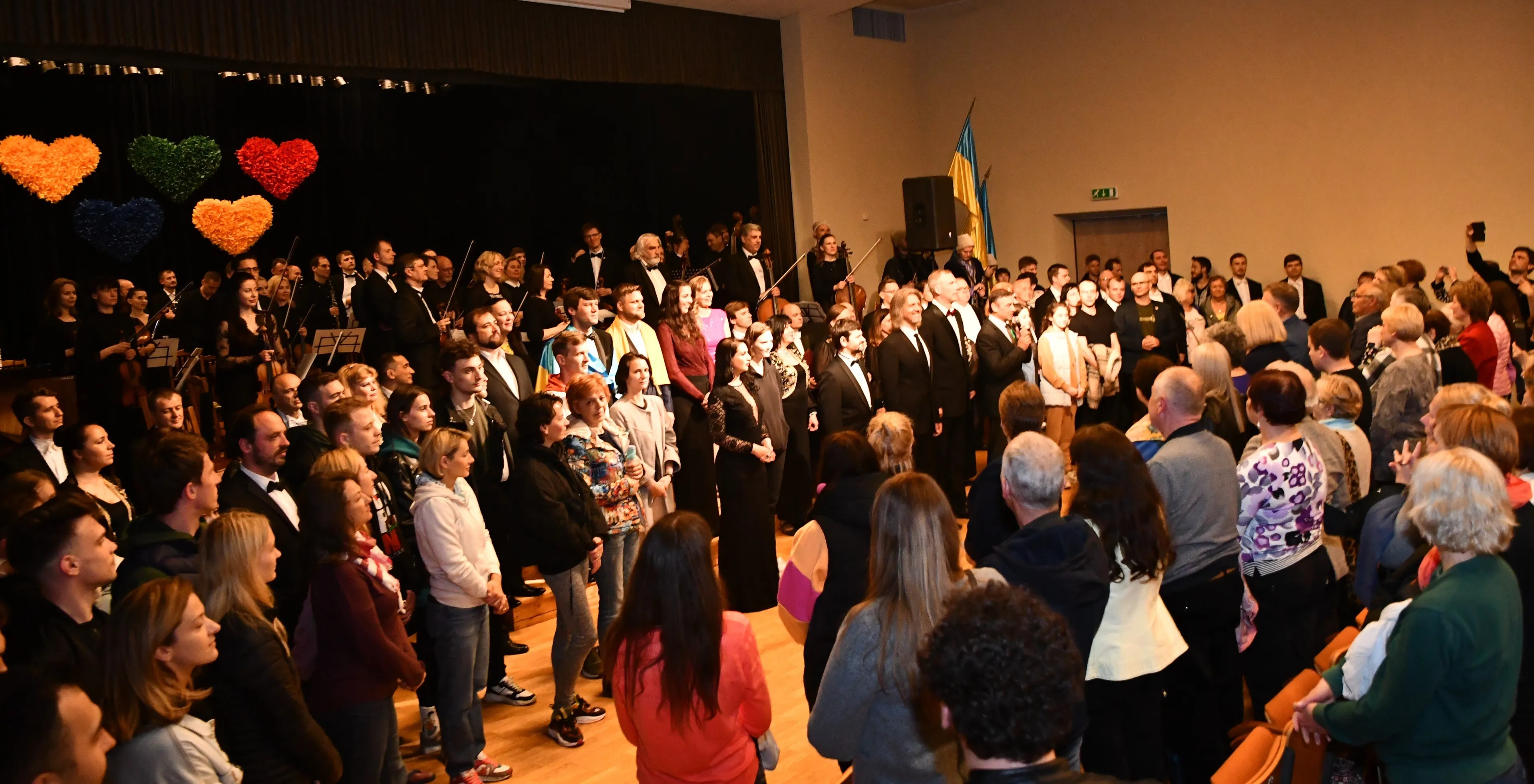 daugu scenoje unikalus reginys