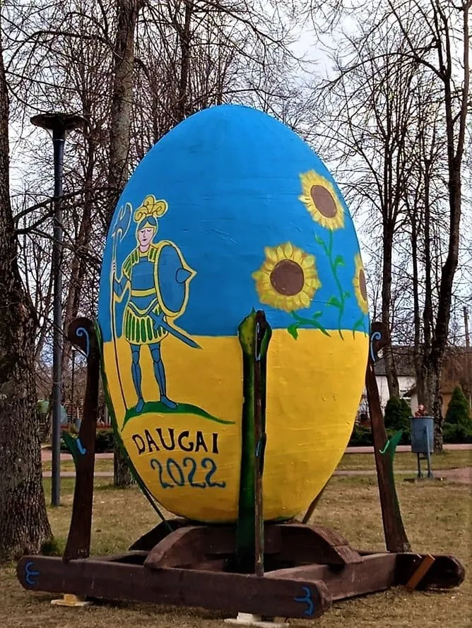 daugu velykinis kiausinis