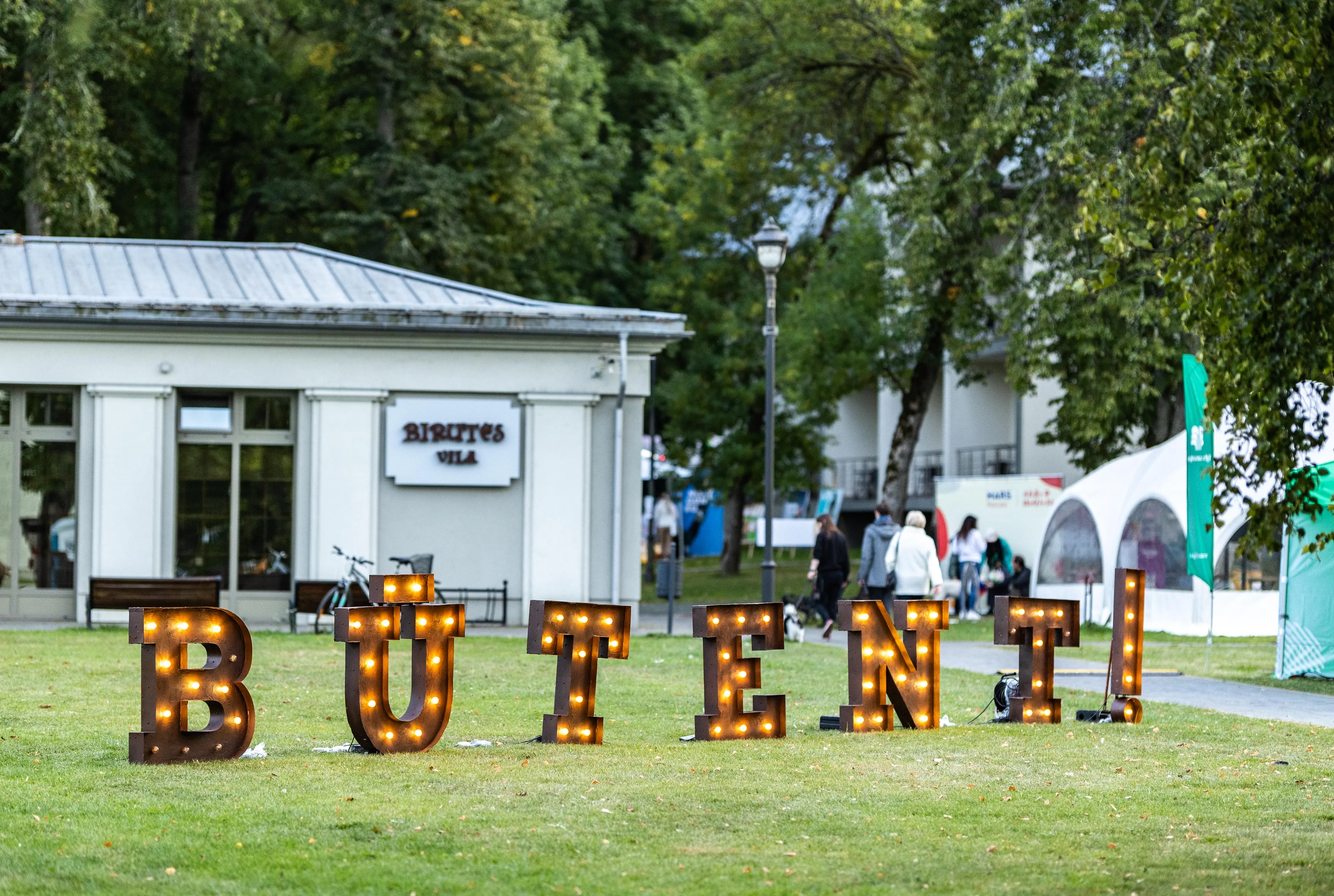 diskusiju festivalis butent