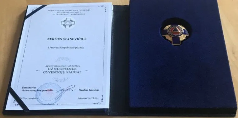 gelbe1604 d69fd2253dec3308a6c3b13aa54024ef