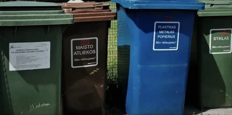 individualus konteineriai stovi