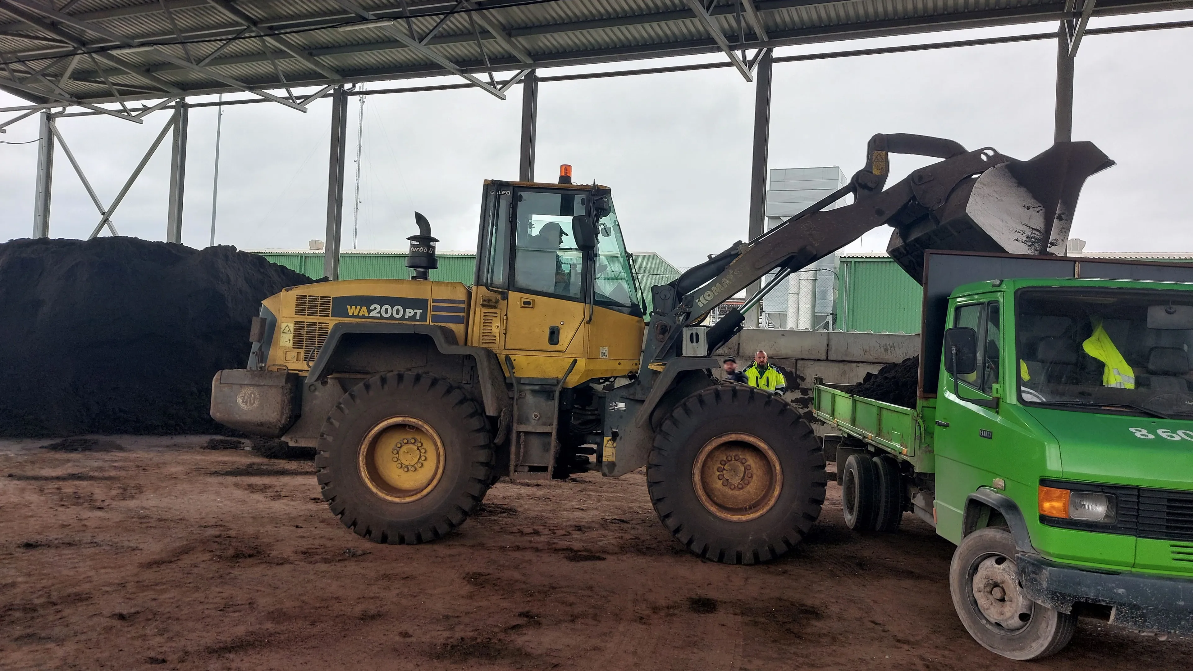 kompostas kraunamas 1