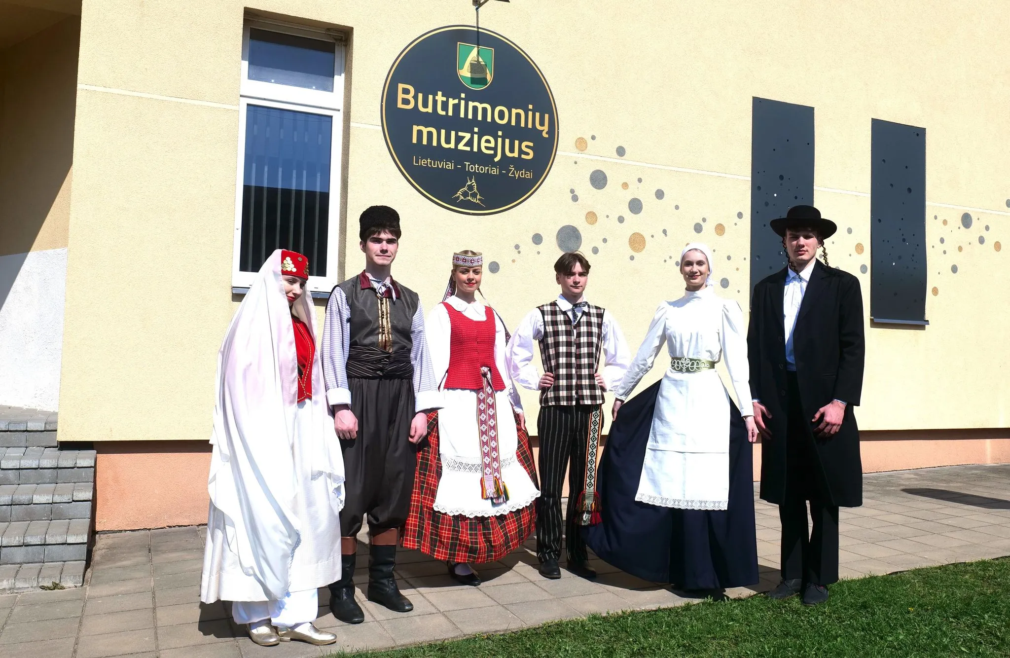 lietuviu zydu ir totoriu tautos kurias pristate istorijos mokytoja dalia adzgauskiene ir butrimoniu seniunas andrius karlonas