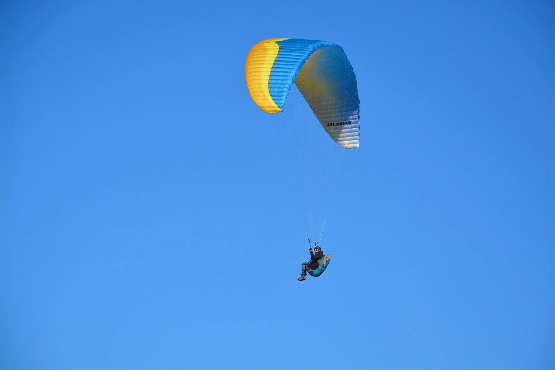 paragliding 3703656 1920