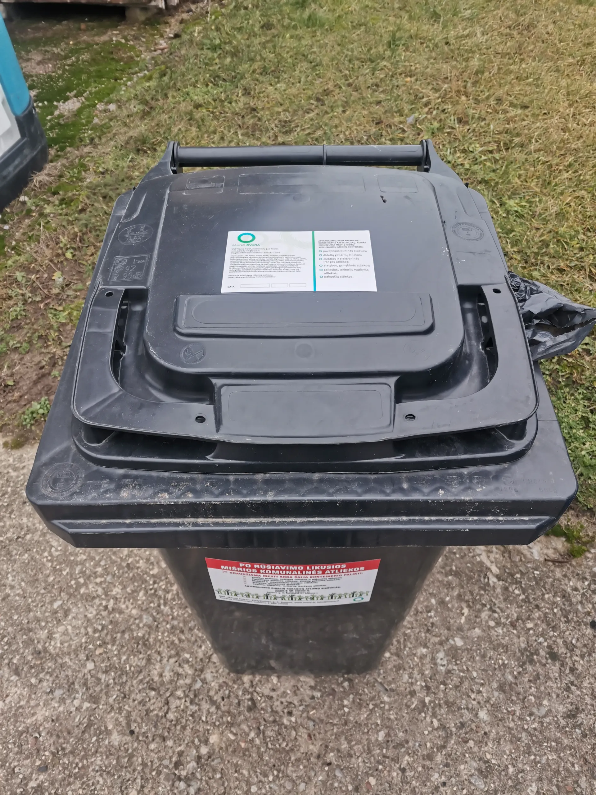 perspejimas ant konteinerio