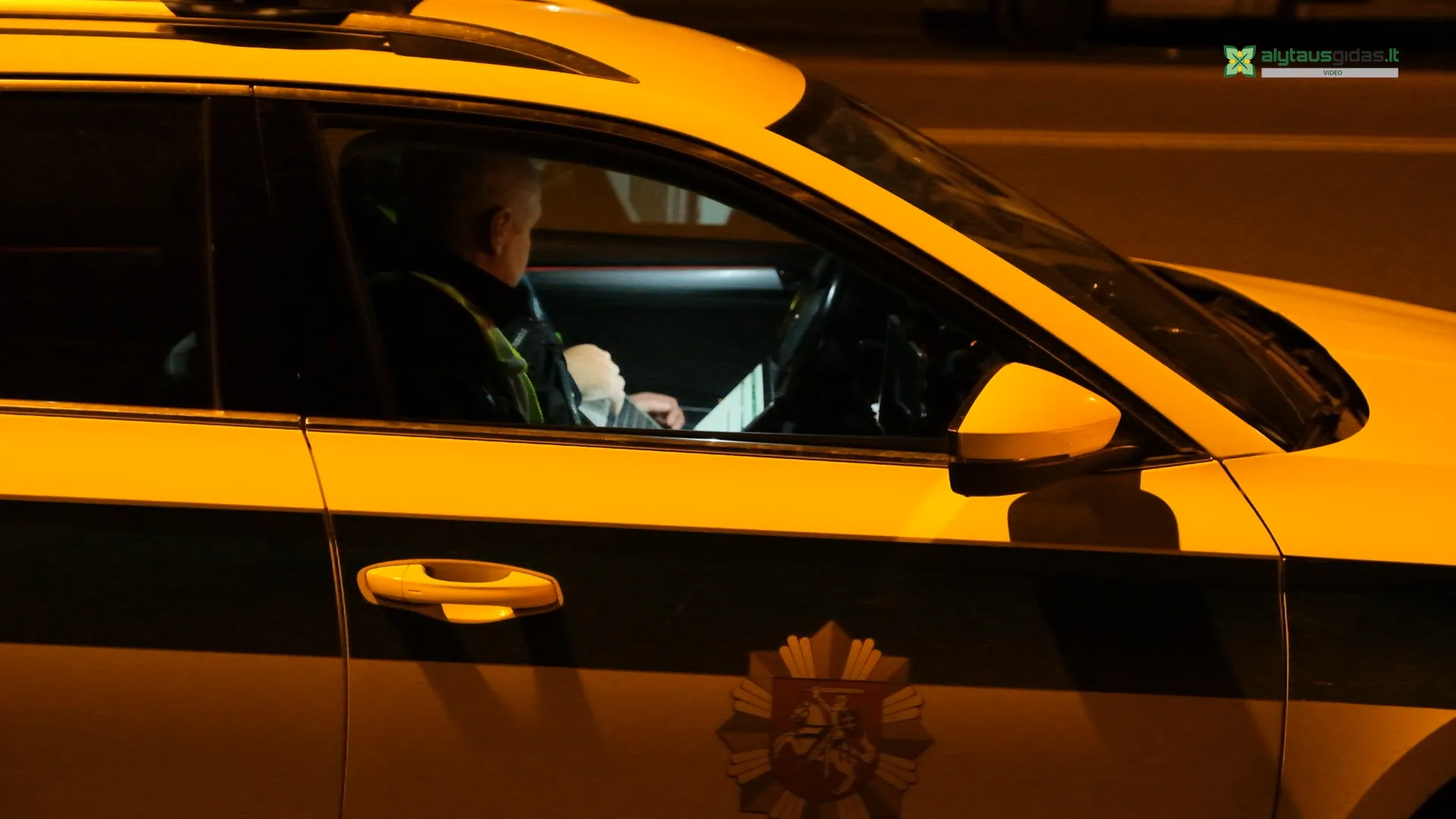 poli 03 po reportazo00 07 11 45still071