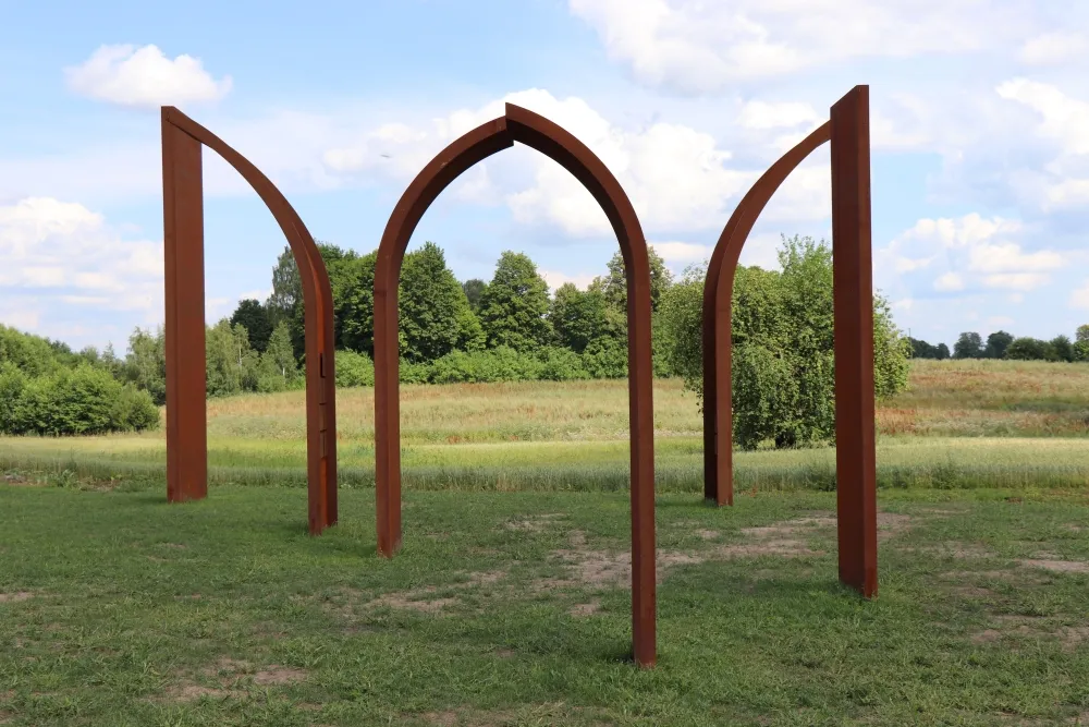 raiziuose pastatyti totoriu vartai