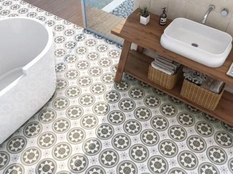 rastuotos vonios plyteles