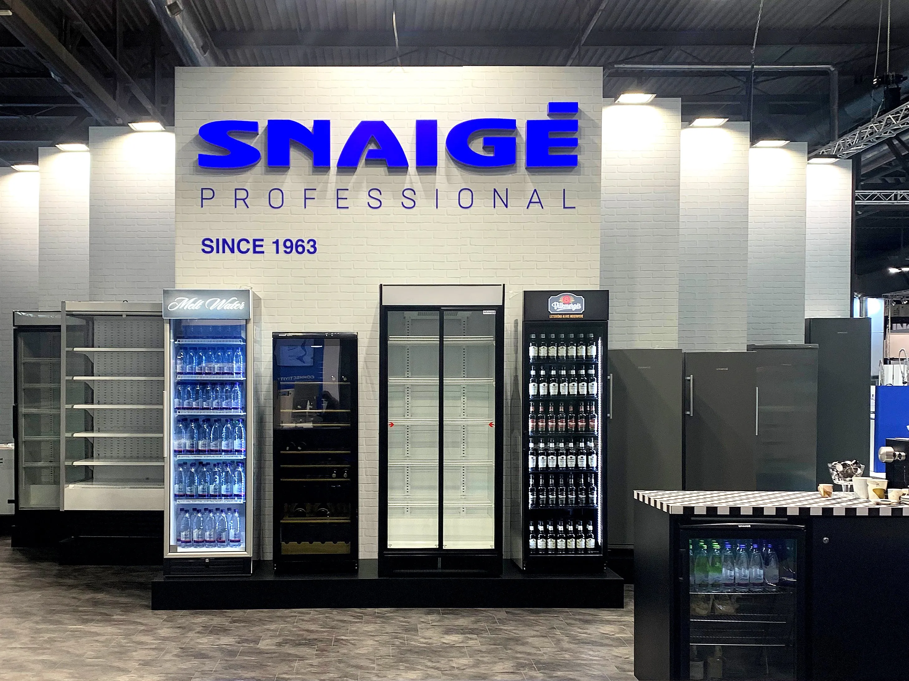 snaige stendas frontas