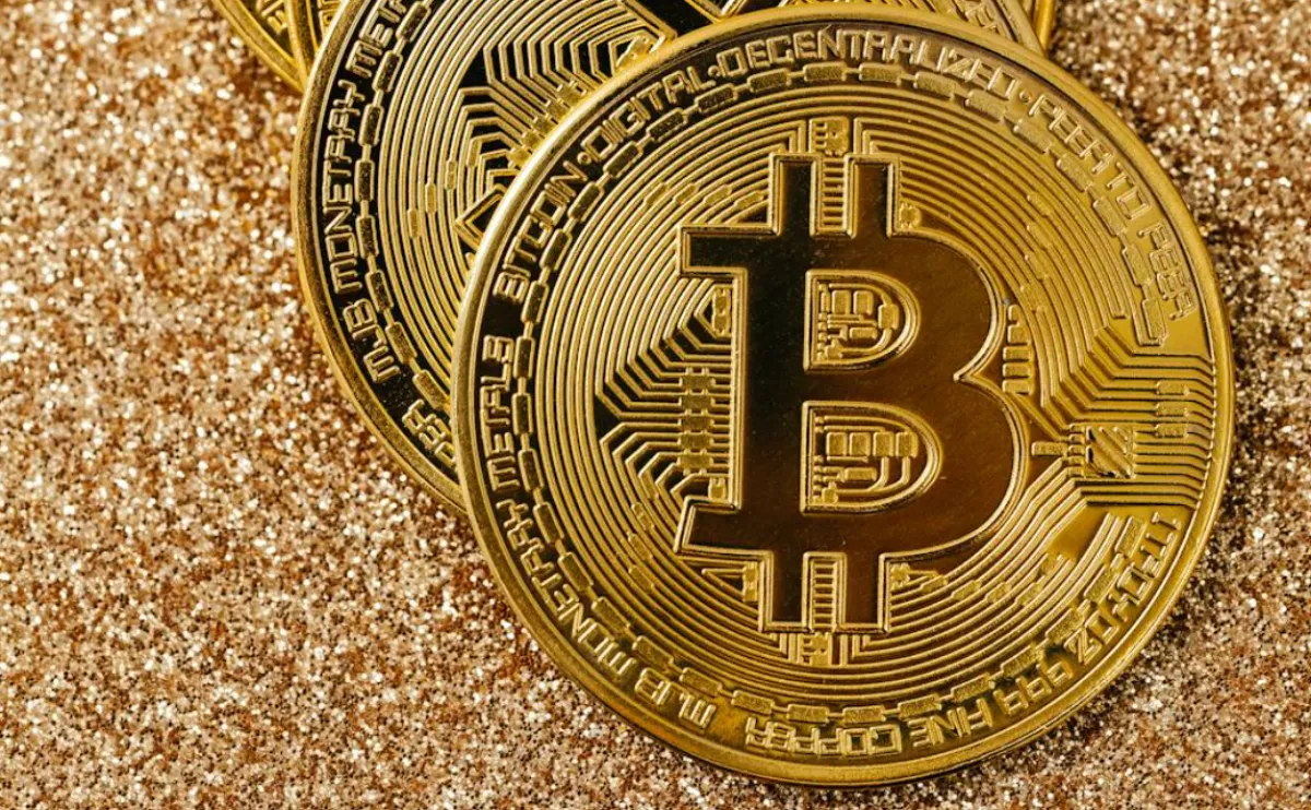 Bitkoinas išeina iš „pavojaus zonos“ – ar jis pasiruošęs kilti aukščiau?