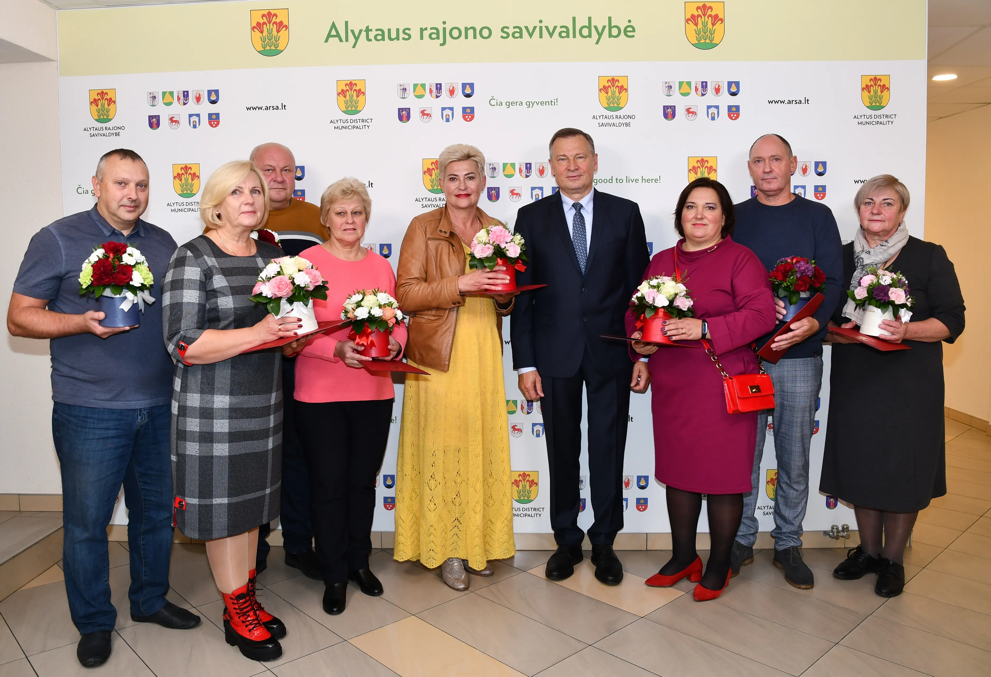 uz gera darba aktyvia visuomenine veikla mero padekomis jubilieju proga apdovanoti rajono gyventojai istaigu darbuotojai verslininkai