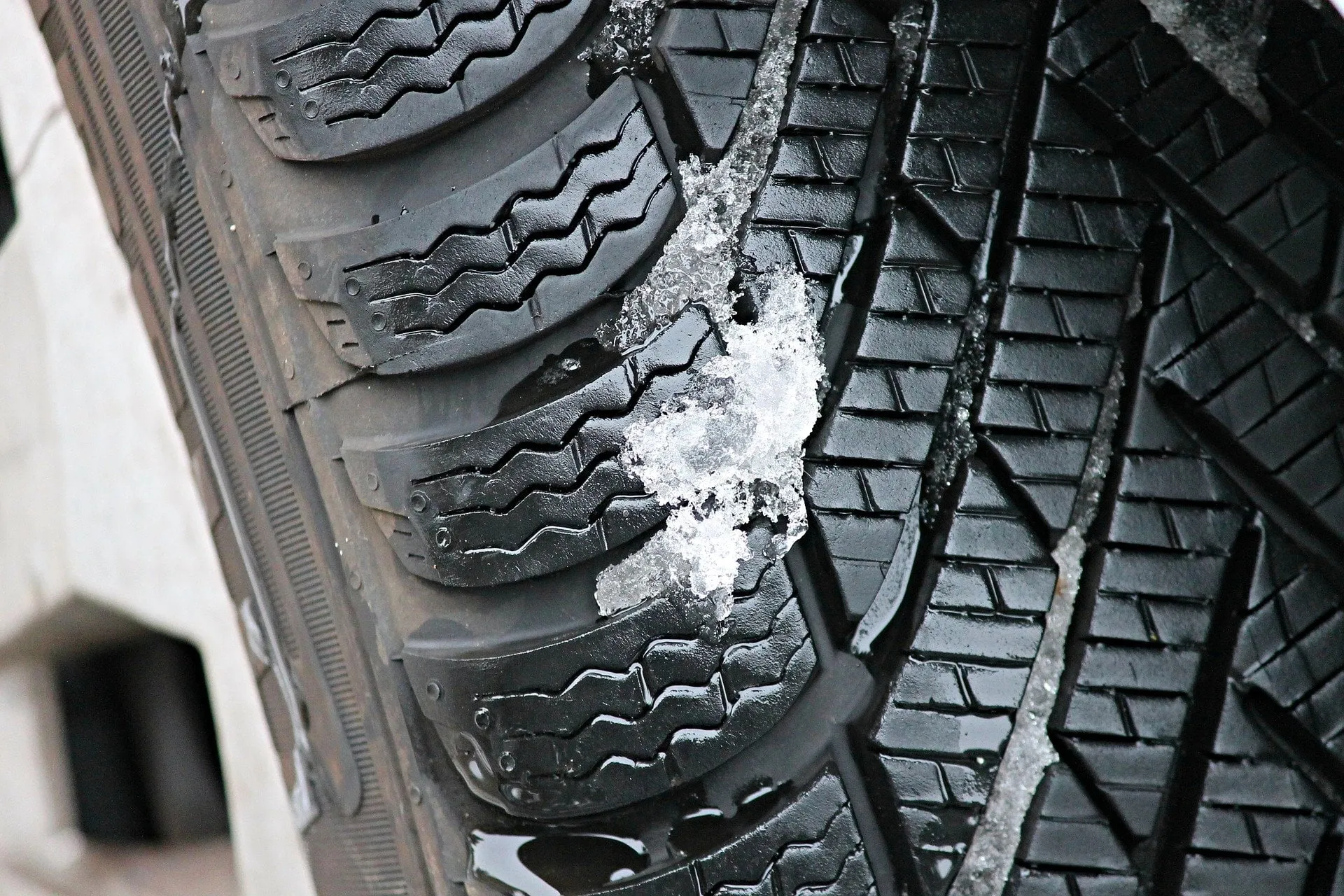 winter tires 3198543 1920