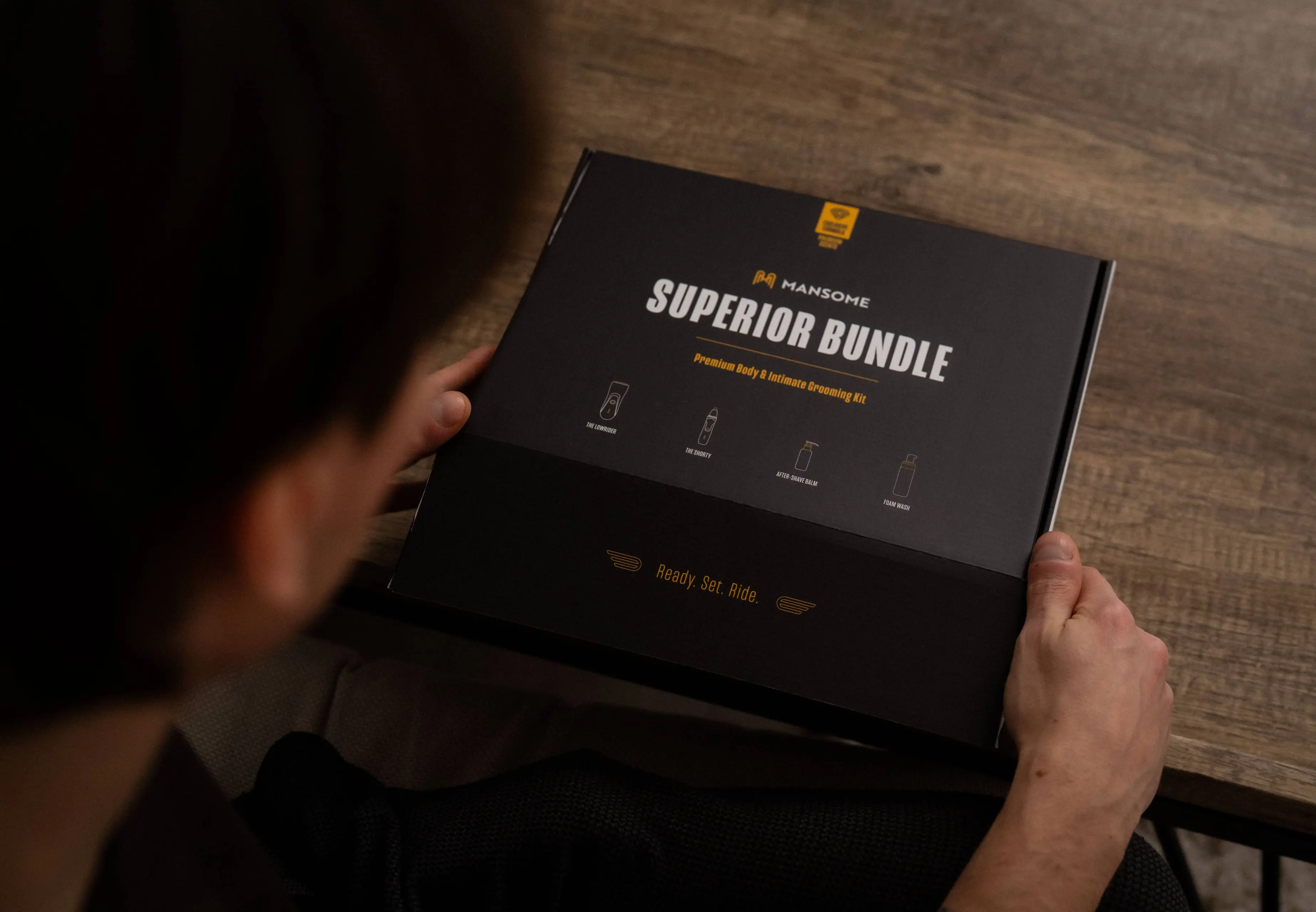 MANSOME superior skutimosi rinkinys vyro rankose