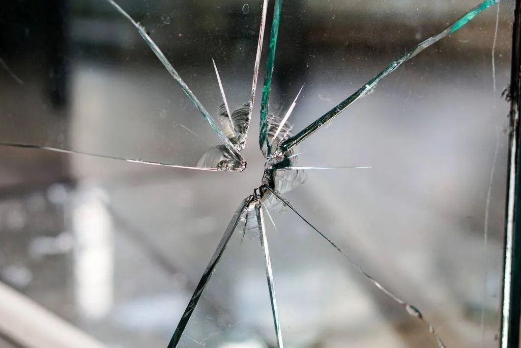 vernieling problemen met justitie 1024x683